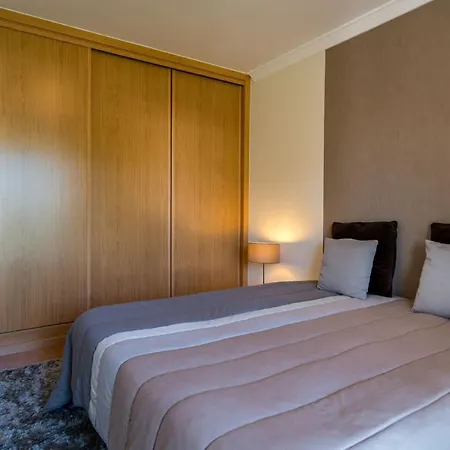 Hébergement de vacances Cantinho - Superb Townhouse For 6 Persons At Galé Albufeira