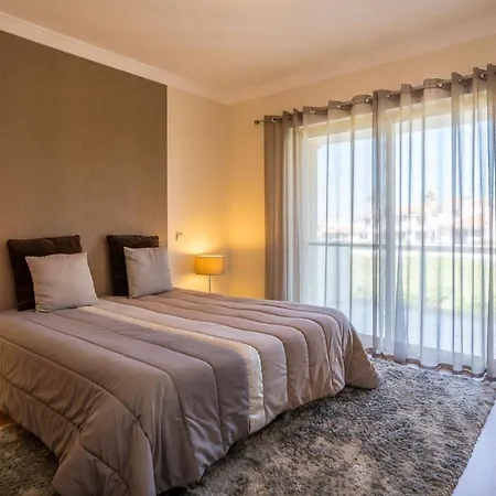 Hébergement de vacances Cantinho - Superb Townhouse For 6 Persons At Galé Albufeira